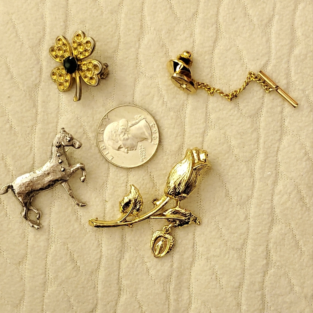 Lot Lot of 4 vintage brooches pins